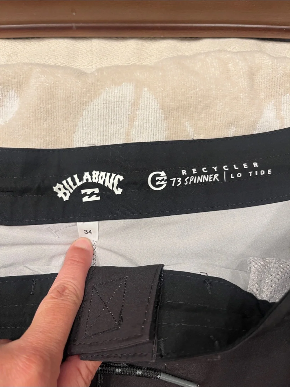 NWT Billabong 73 Spinner Lo Tide Mens Board Shorts Black Striped Size 34